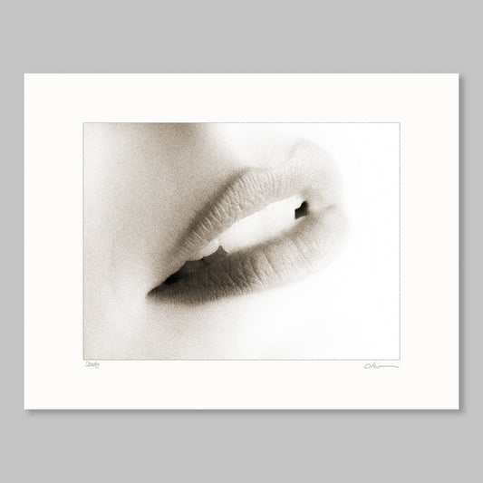 23ST014 - Kiss Me